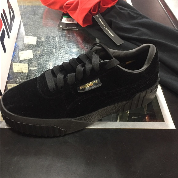 Women’s Cali velvet pumas never worn 100% auth. NWT Women’s Cali velvet pumas never worn 100% auth. NWT